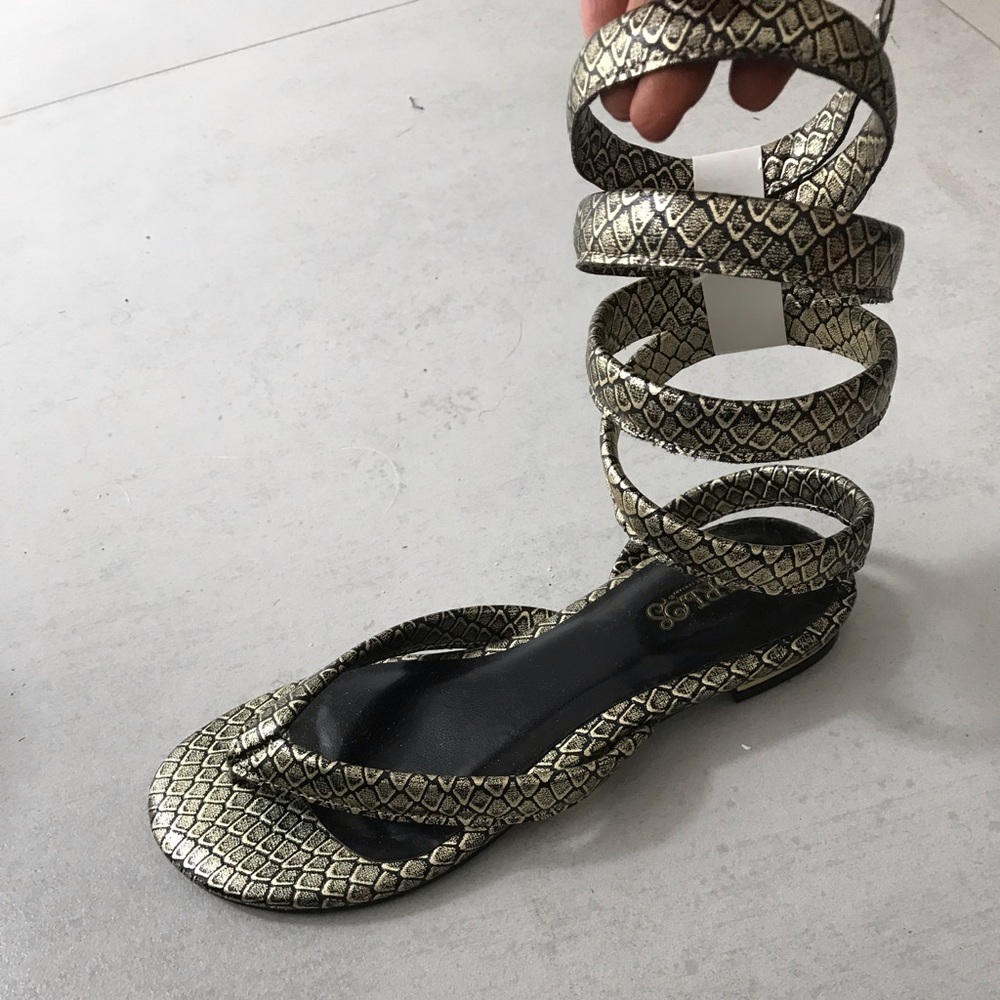 Size 6 wrap around sandal, snake skin! Gorg
